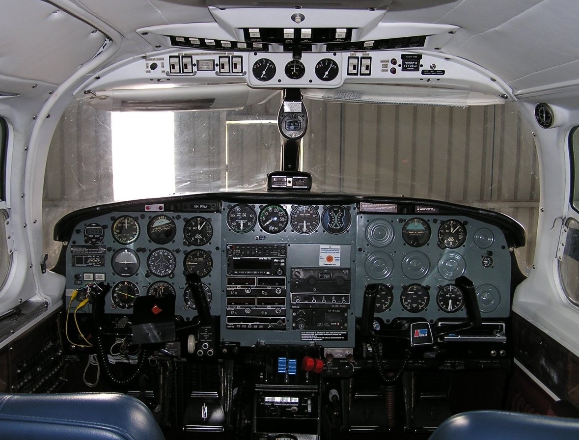 piper Navajo chieftain cockpit