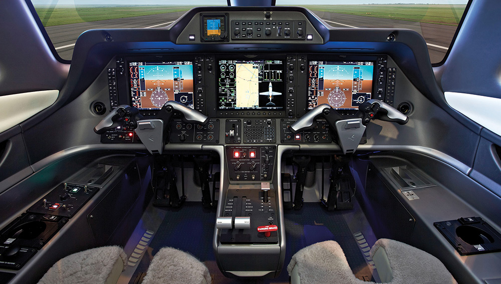 Embraer Phenom 100EV cockpit 