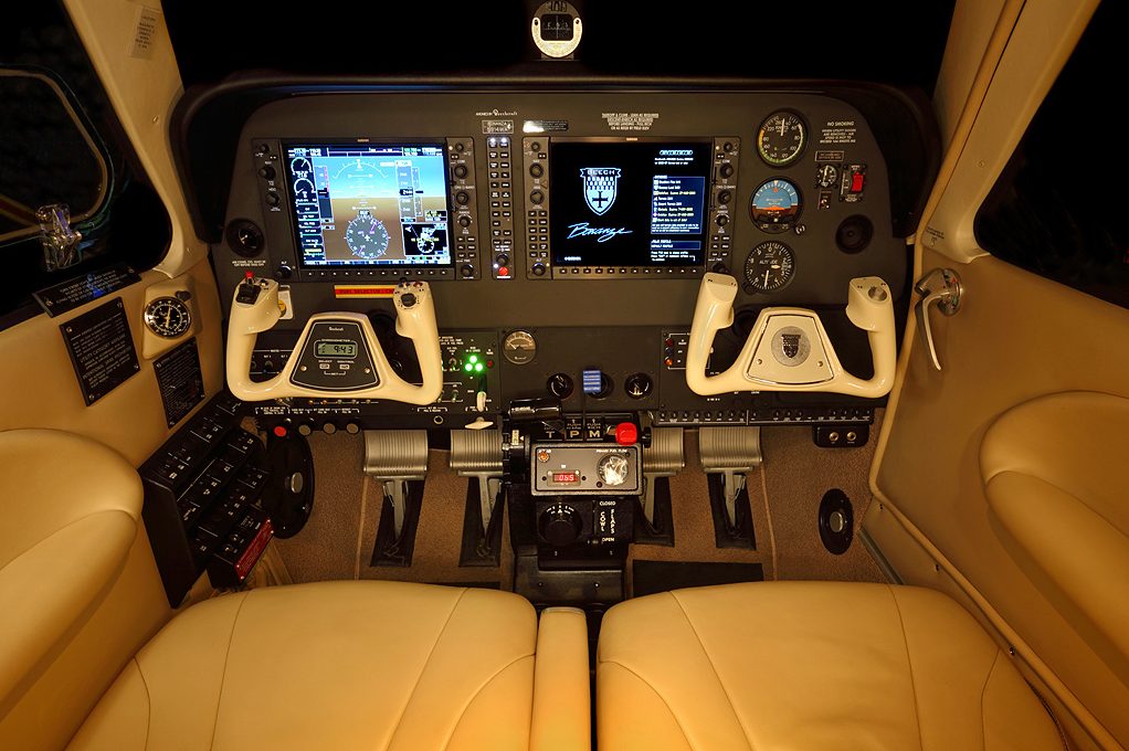  Beechcraft Bonanza G36 cockpit