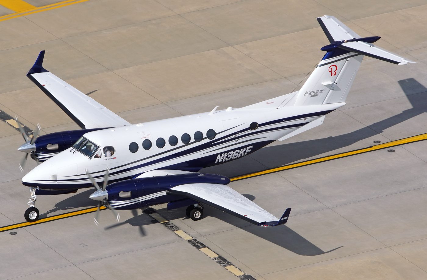 Beechcraft King Air 350i in runway