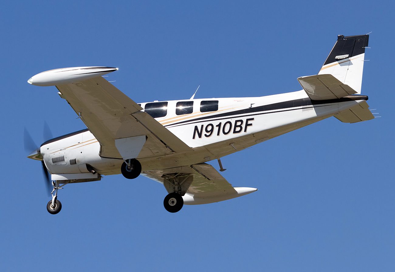  Beechcraft Bonanza G36 flying