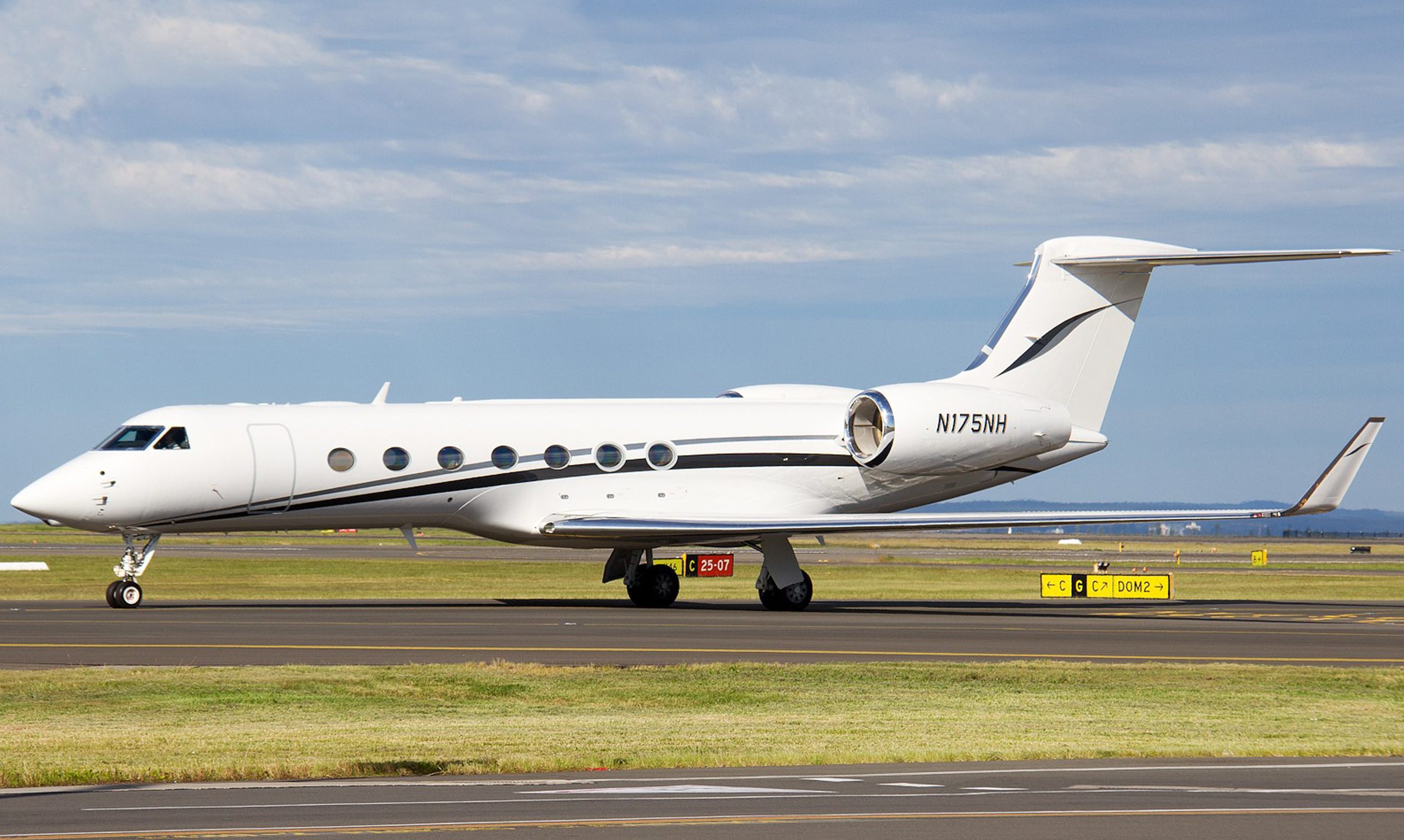 Gulfstream G550 on the runway