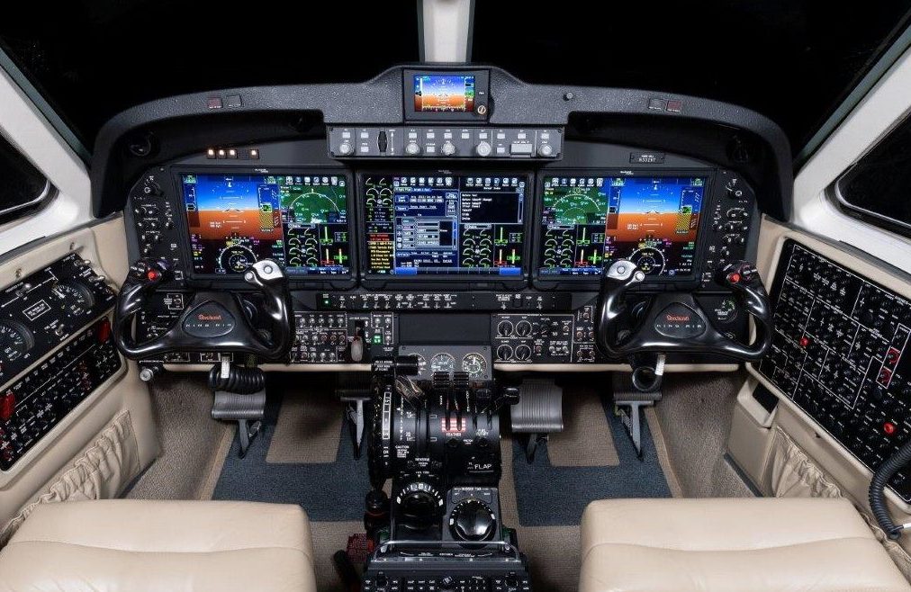 beechcraft king air 250 cockpit