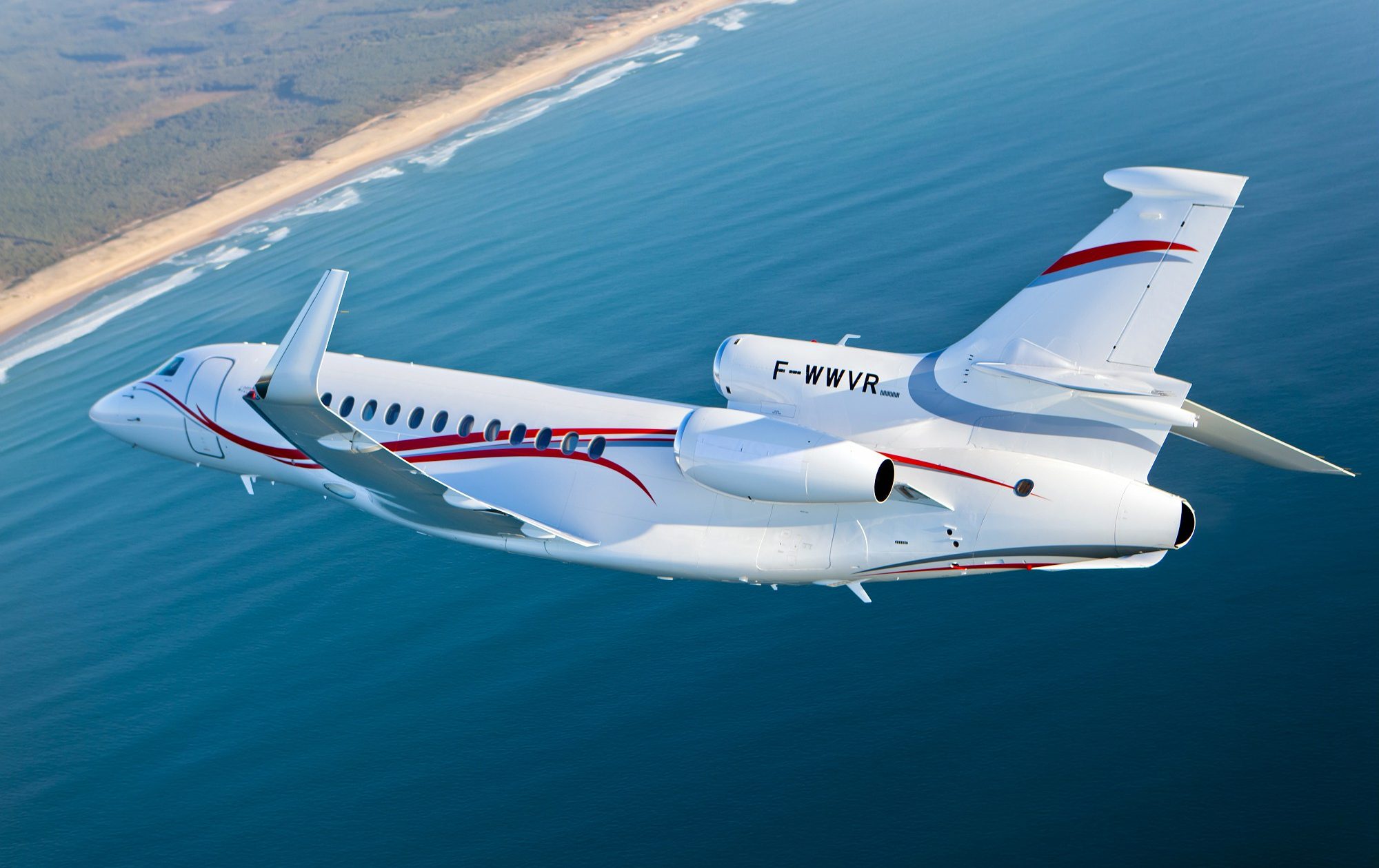 Falcon 7X flying