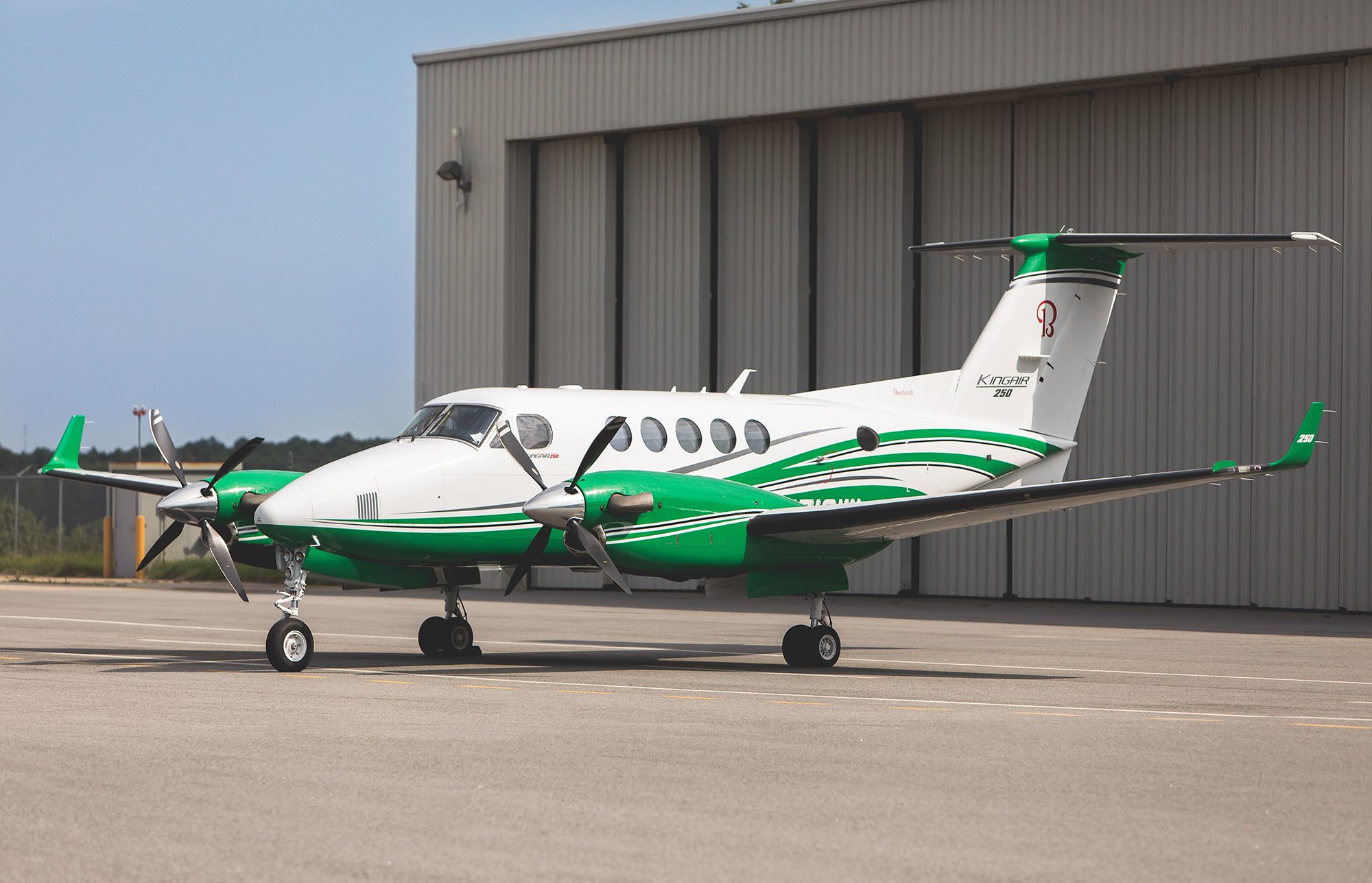 beechcraft king air 250 parked 