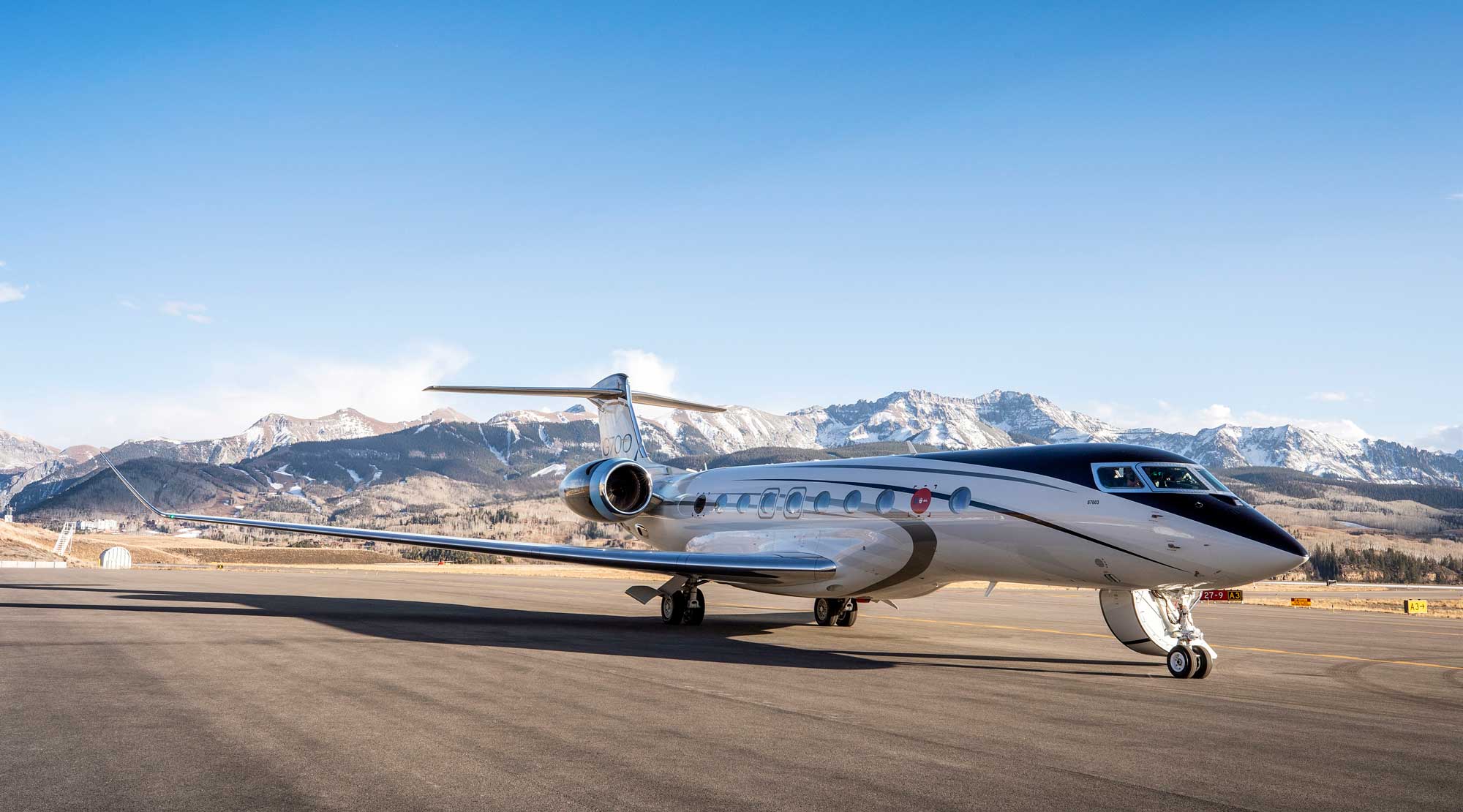 Side view of Gulfstream G700 