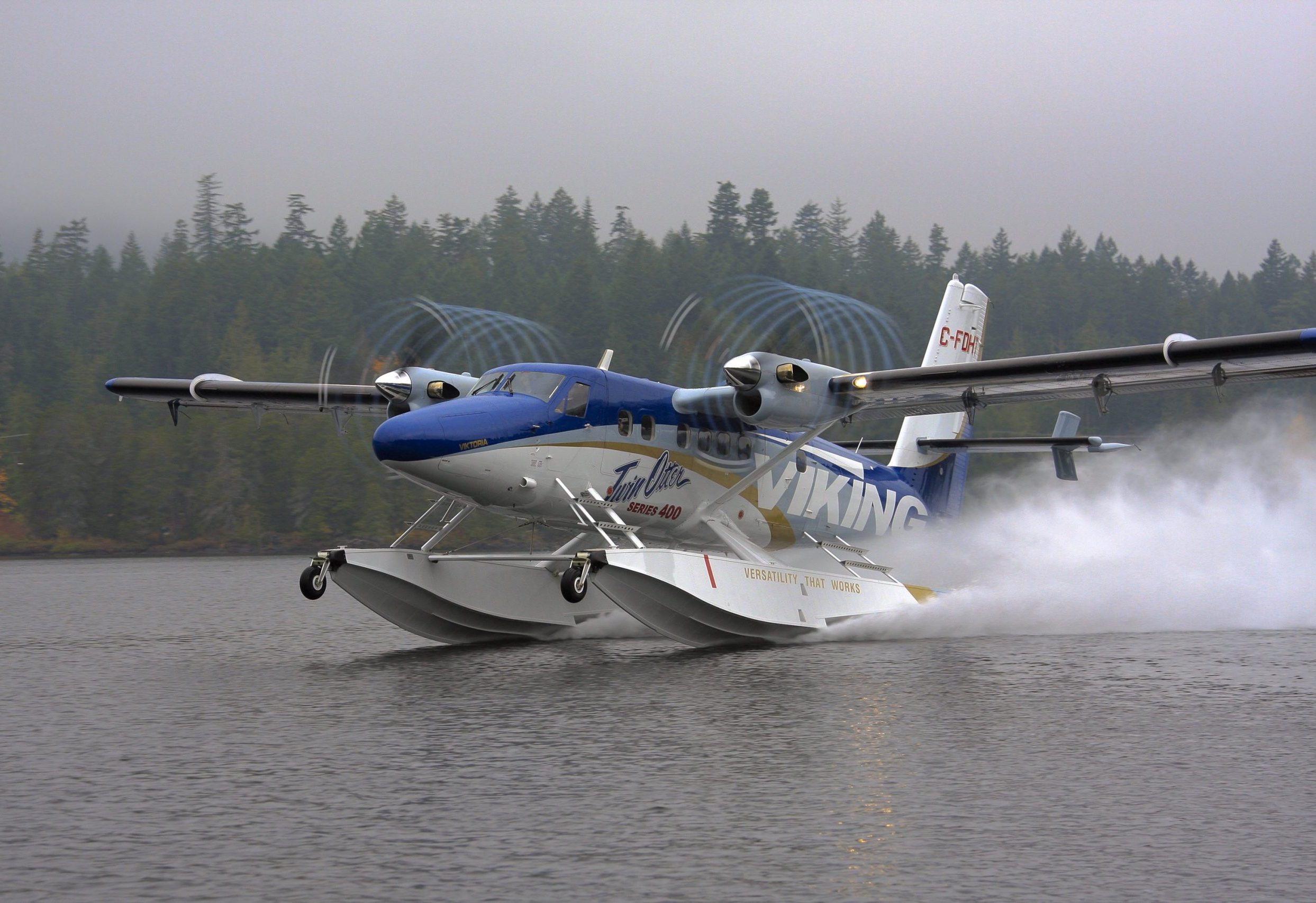 Vikings Air twin otter on water