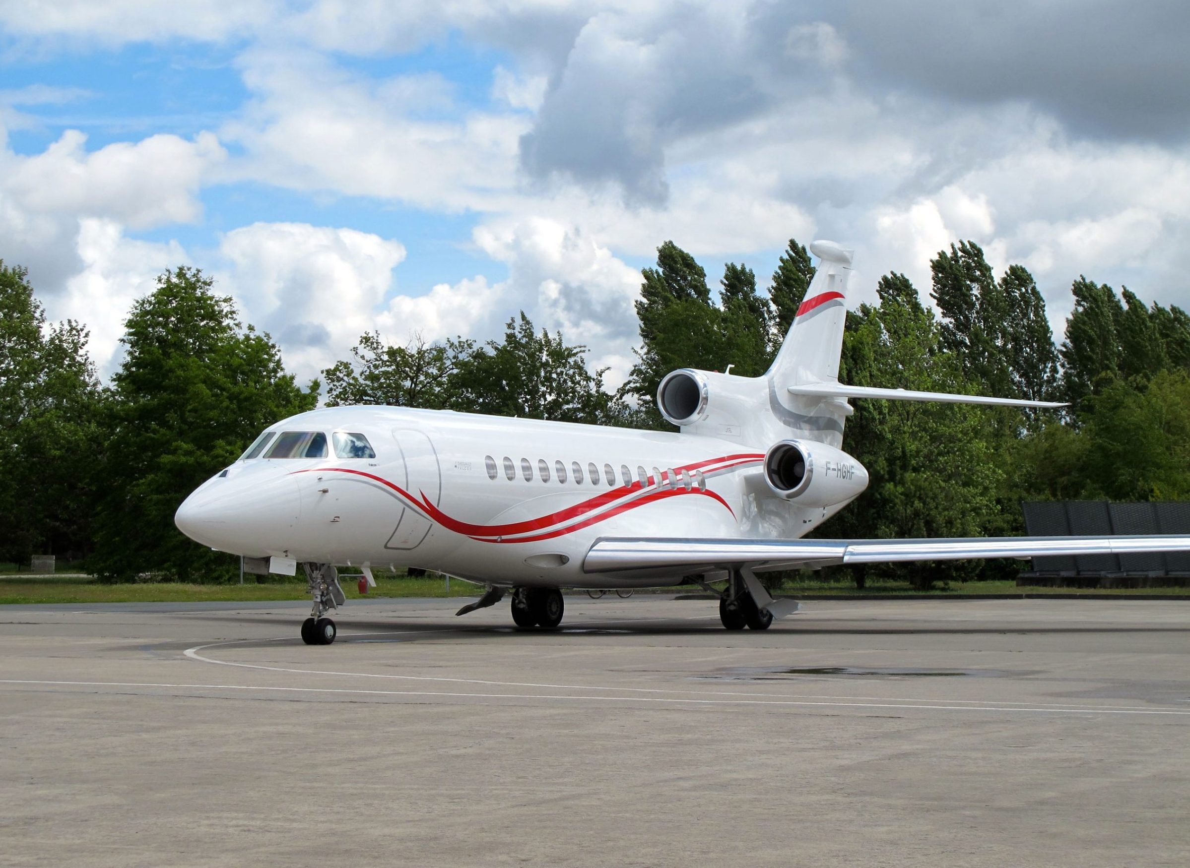 Falcon 7x side view