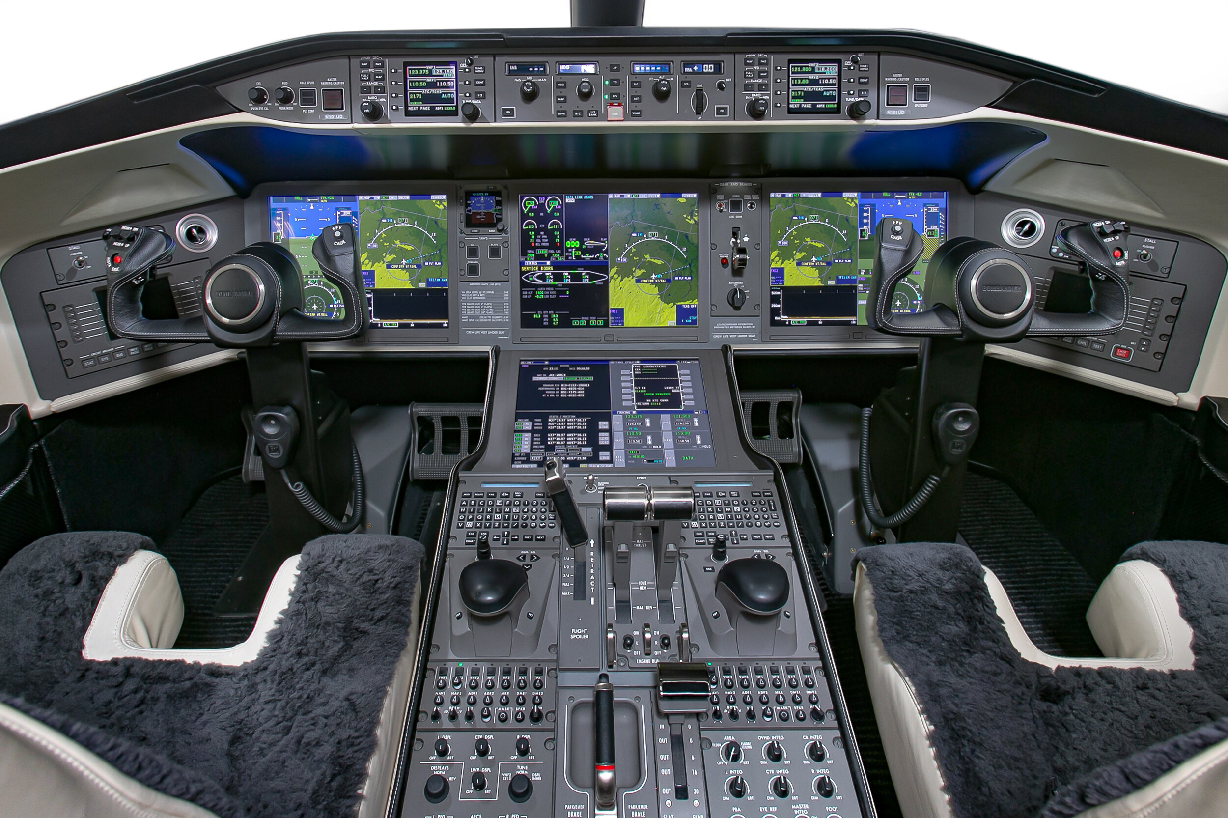 Bombardier Global 5500 cockpit 