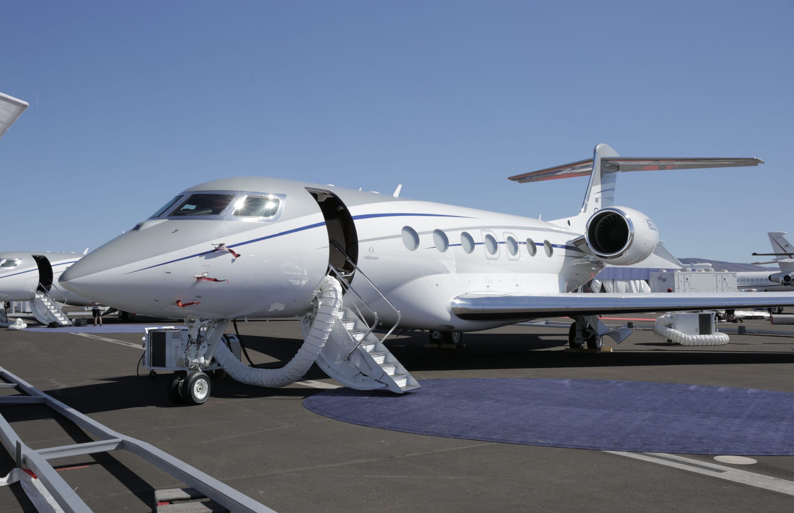 gulfstream g600 in the runway