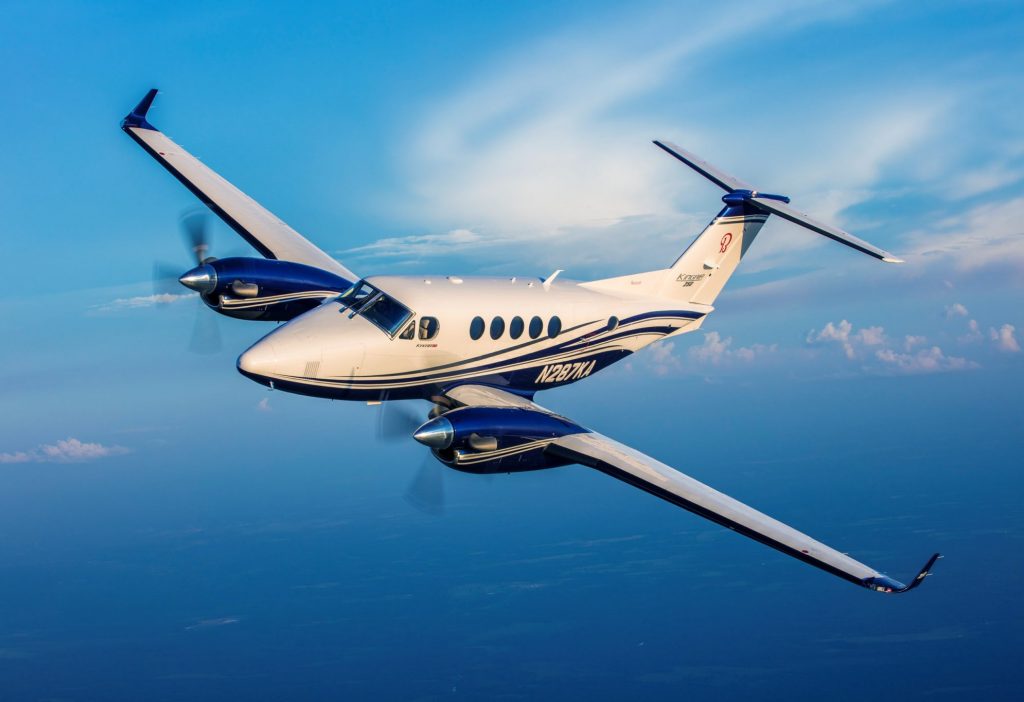 beechcraft king air 250 flying